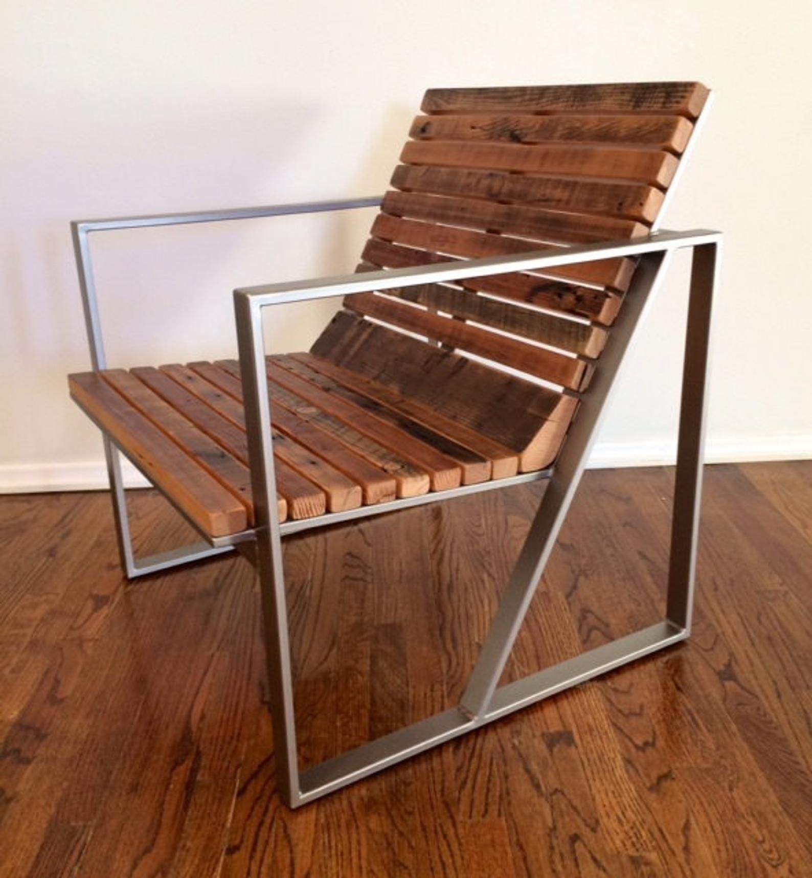 стул деревянный на металлическом каркасе